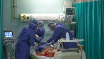 أطباء في غرفة عمليات بالقاهرة (فرانس برس)