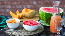 يحتوي كل 100 غرام من عصير البطيخ على 30 سعرة حرارية فقط (Getty)
