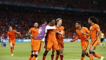 AMSTERDAM, NETHERLANDS - JUNE 13: Denzel Dumfries of Netherlands celebrates with Frenkie de Jong and team mates after scoring their side's third goal during the UEFA Euro 2020 Championship Group C match between Netherlands and Ukraine at the Johan Cruijff ArenA on June 13, 2021 in Amsterdam, Netherlands. (Photo by Koen van Weel - Pool/Getty Images)