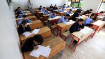 تلاميذ يجرون امتحانات في اليمن (محمد حويس/ فرانس برس)