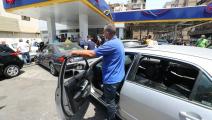 السيارات تتكدس أمام إحدى محطات الوقود في بيروت (حسين بيضون)