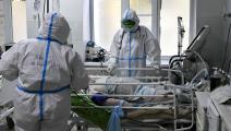 خلال علاج طفل مصاب بكورونا في روسيا (رومان سوكولوف/ Getty)
