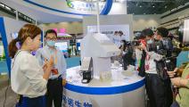 عرض للقاح كانسينو المستنشق المضاد لكوفيد-19 في الصين (تشين يوانكاي/ Getty)