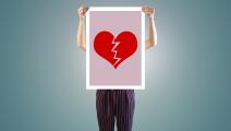 تشبه أعراض القلب المكسور أعراض النوبة القلبية (بولا دانييلسي/Getty)