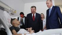 الرئيس التركي رجب طيب أردوغان يزور مرضى السرطان من الفلسطينيين في تركيا (getty)