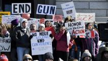 محتجون ضد انتشار الأسلحة الفردية في أميركا (أرون أنتيفيروز/Getty)