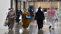 سعوديون يتسوقون في مركز تجاري في الرياض(فايز نورالدين/فرانس برس)