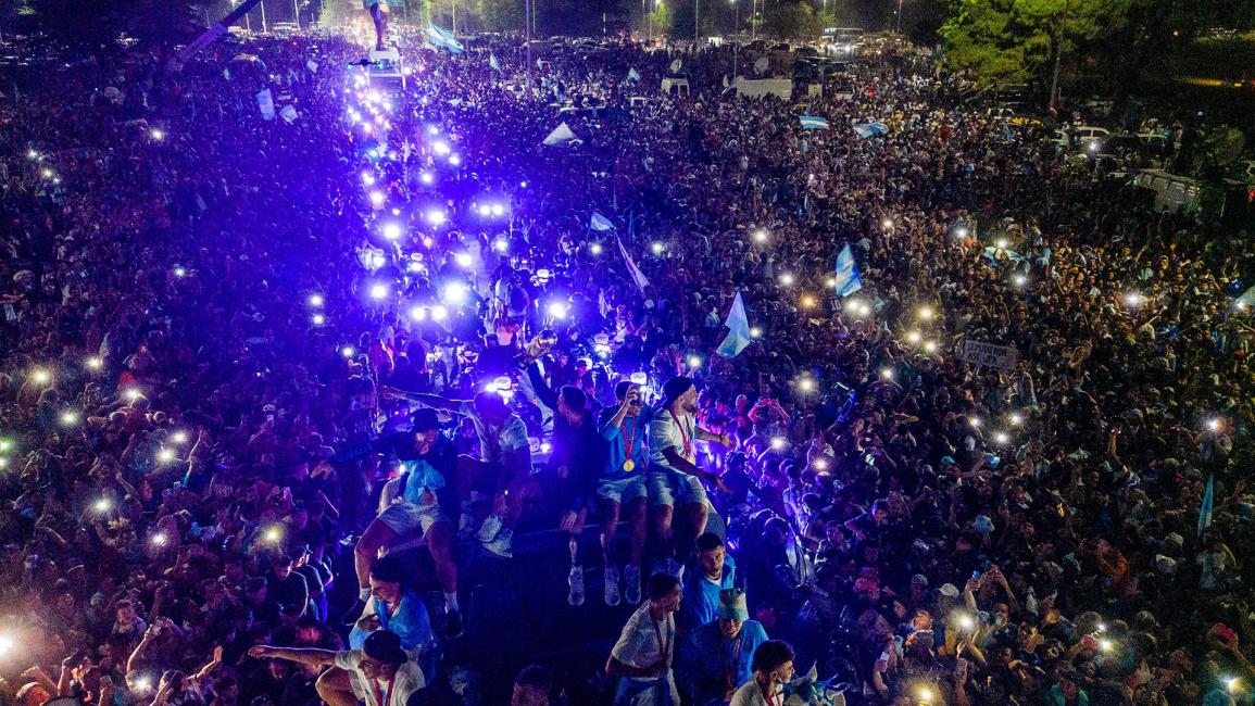 احتشدت الجماهير الأرجنتينية للاحتفال بأبطال العالم (توماس كوستا/فرانس برس)