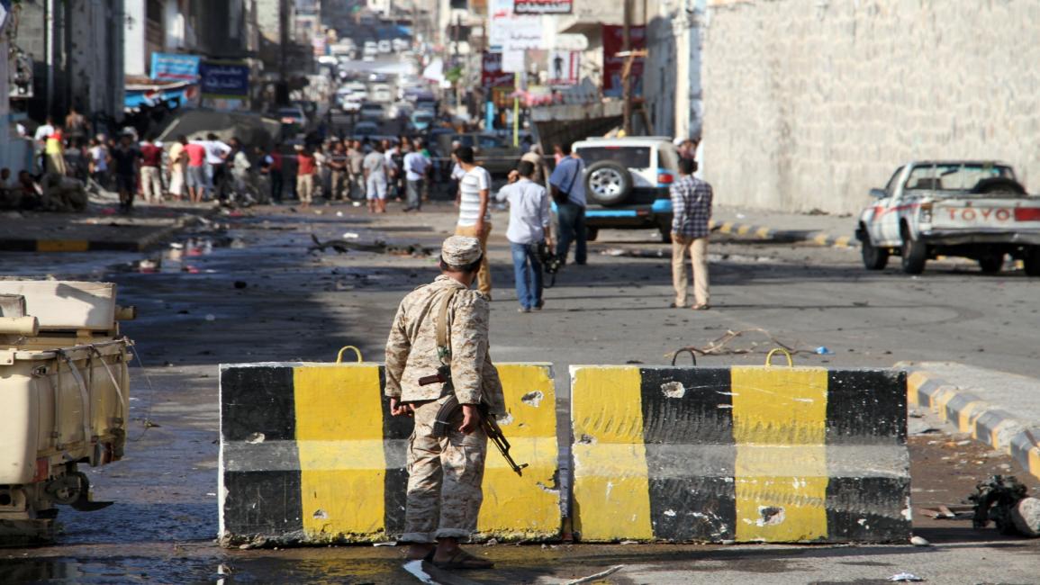 اليمن/سياسة/انفجار سيارة مفخخة/(صالح العبيدي/فرانس برس)