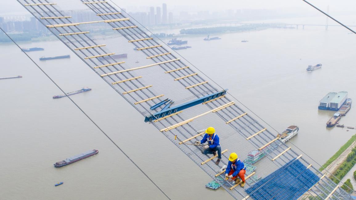 جسر على نهر يانغتسي في ووهان بالصين - مجتمع