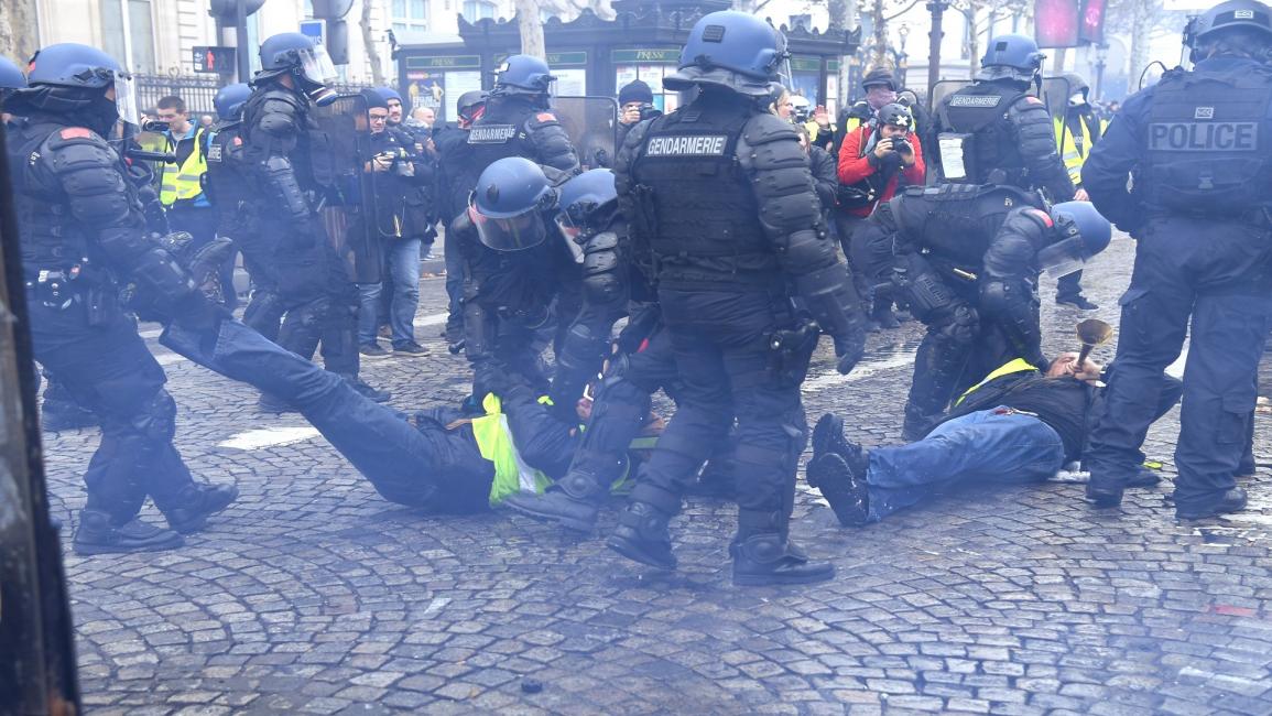 عنف الشرطة ضد متظاهري "السترات الصفراء" (برتراند غواي/فرانس برس)