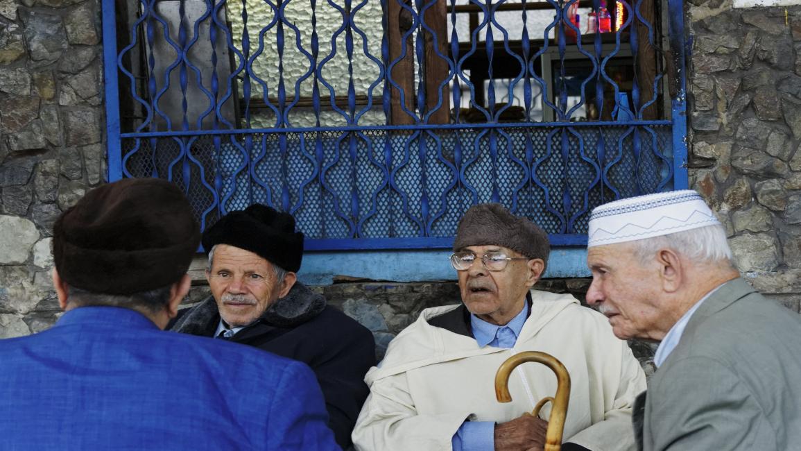 متقاعدون يتسامرون في الجزائر (Getty)