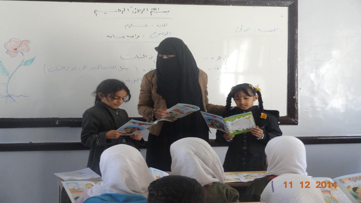 اليمن استقطاعات قسرية من رواتب المعلمين