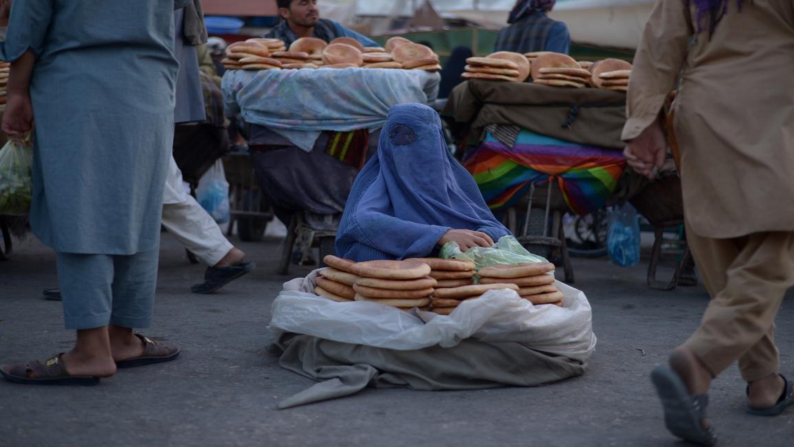 بائعة في أفغانستان/مجتمع (فرشاد أوسيان/ فرانس برس)