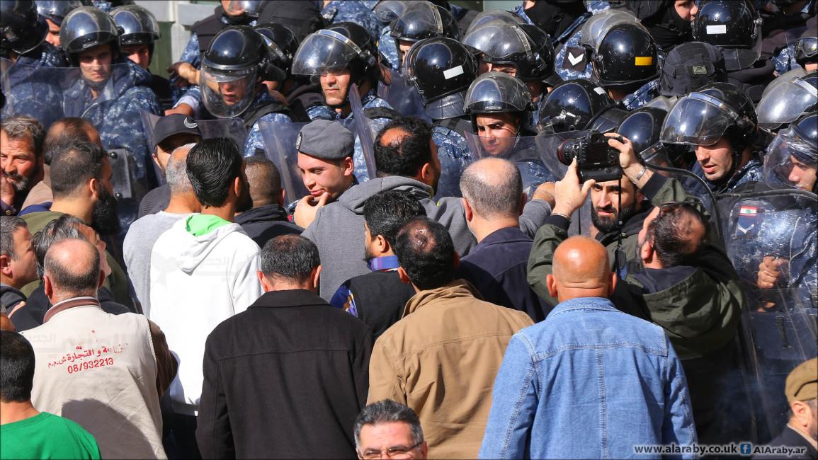 اعتصام مياومي كهرباء لبنان بمواجهة قوى الأمن(حسين بيضون)