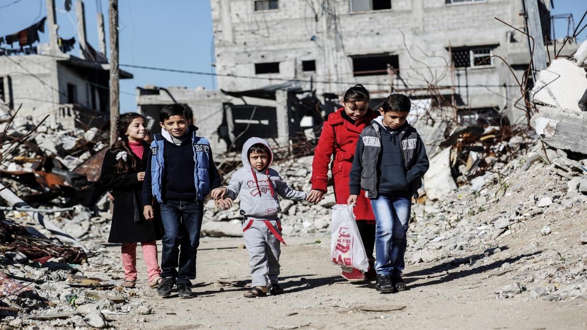 أطفال غزة يستقبلون 2015 دون منازل