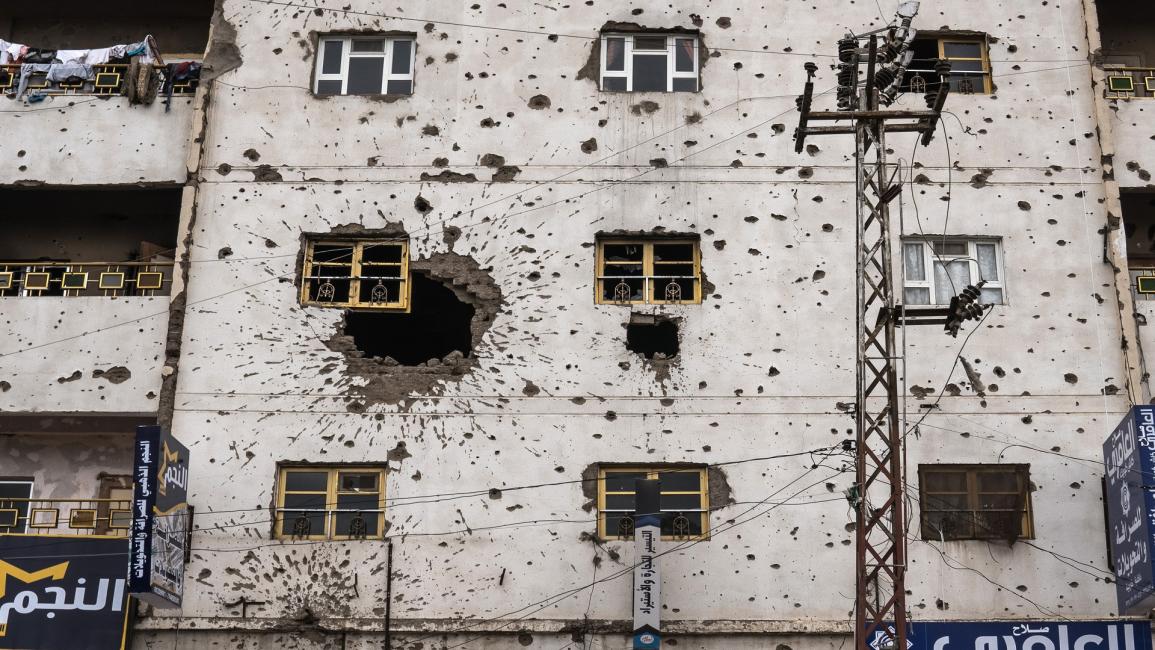 آثار القصف على منازل صنعاء (جيليس كلارك/Getty)