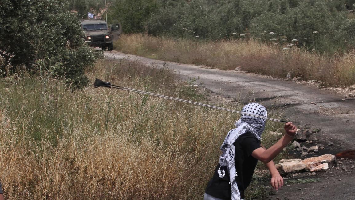 شاب فلسطيني يواجه الاحتلال- الأناضول