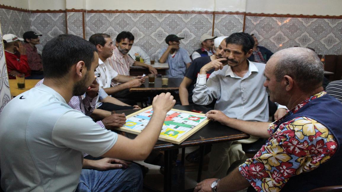 مغاربة يلعبون البارتشيس في المغرب - مجتمع - 4/7/2016