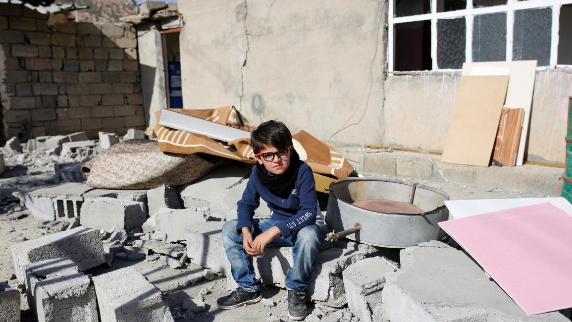 فتى عراقي بالسليمانية بعد زلزال - العراق - مجتمع
