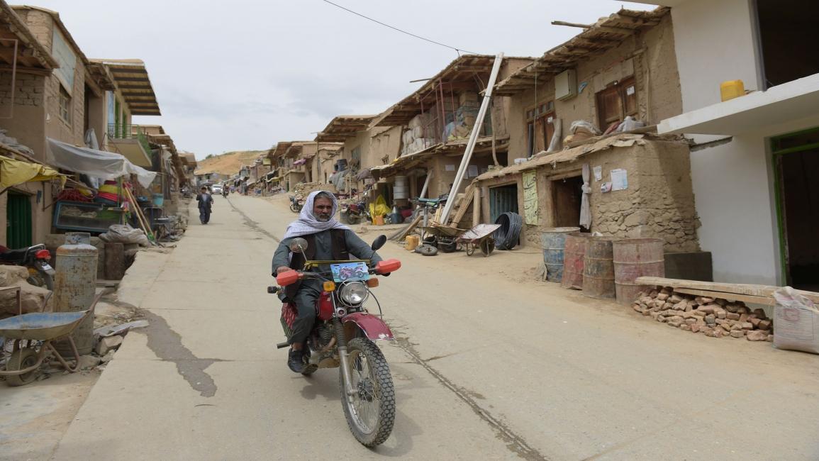 أفغاني على دراجة نارية- فرانس برس