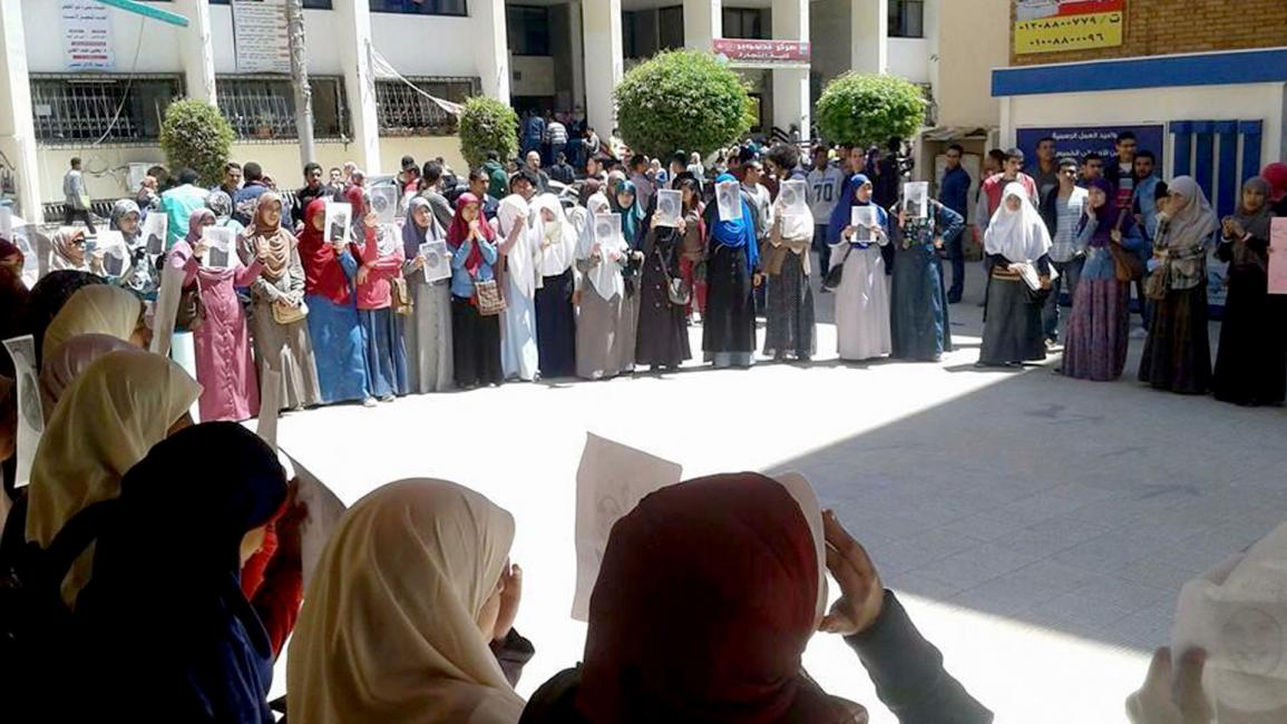 طالبات جامعة الإسكندرية تطالب بالإفراج عن المعتقلين