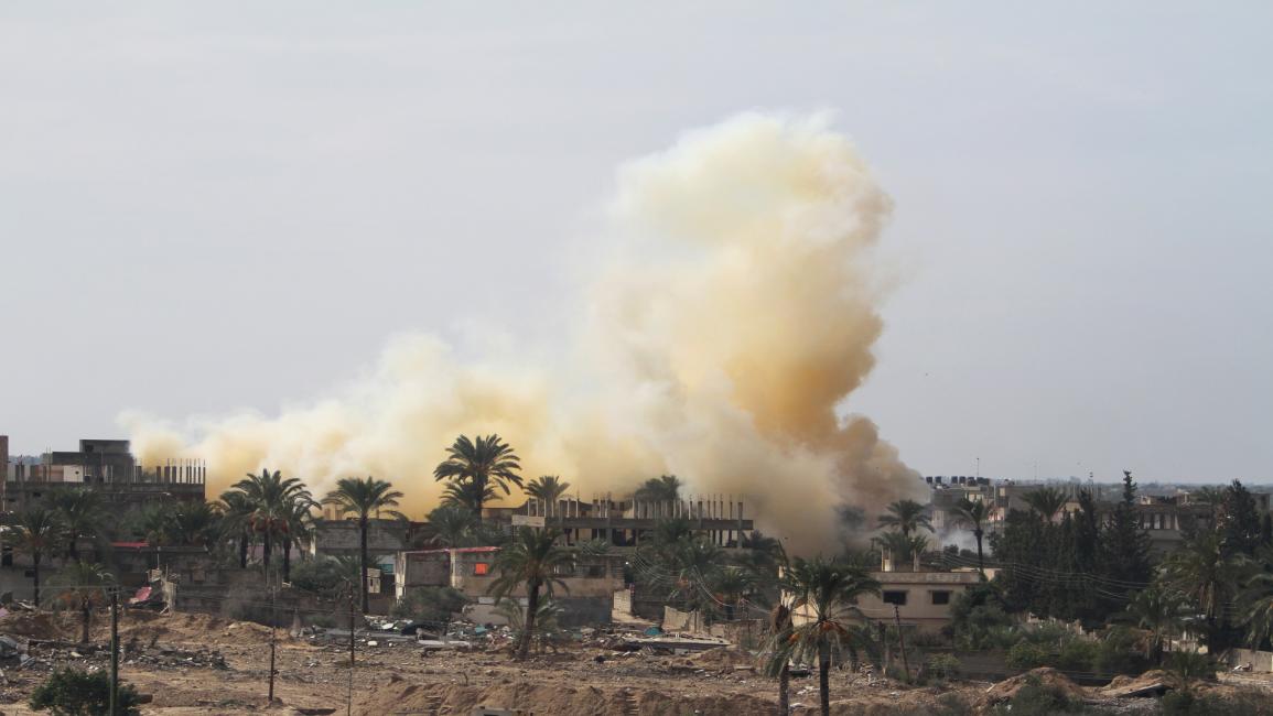 قصف للجيش المصري على مدينة رفح الحدودية (سامح رحمي/Getty)