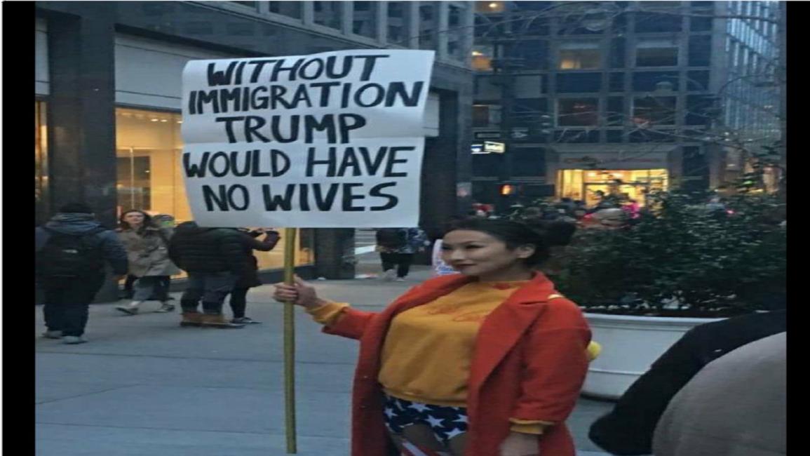 أطرف اللافتات التي رفعت ضد ترامب