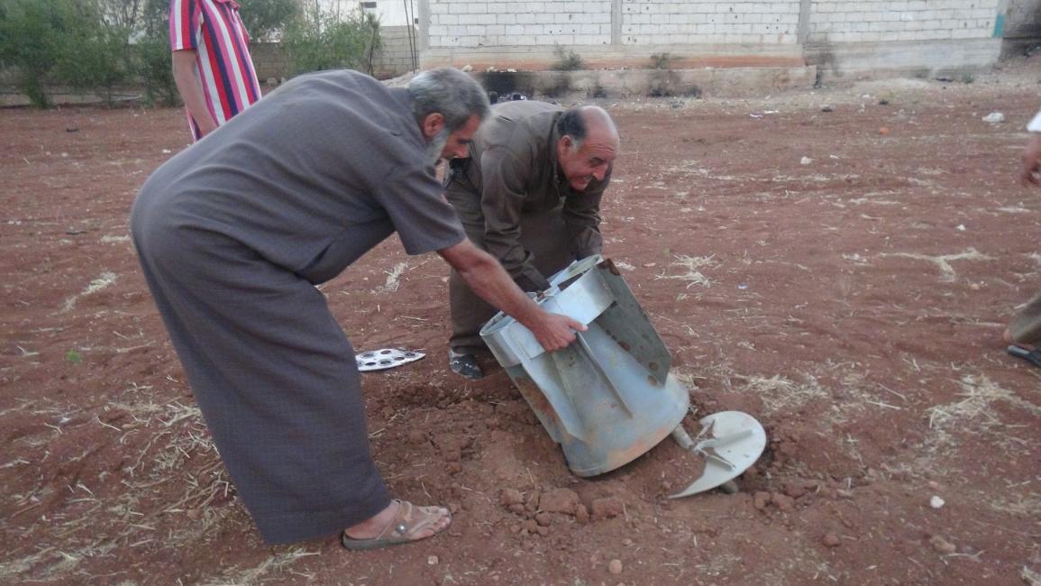 قنبلة عنقودية غير منفجرة في إدلب السورية (إبراهيم حتيب/الأناضول)