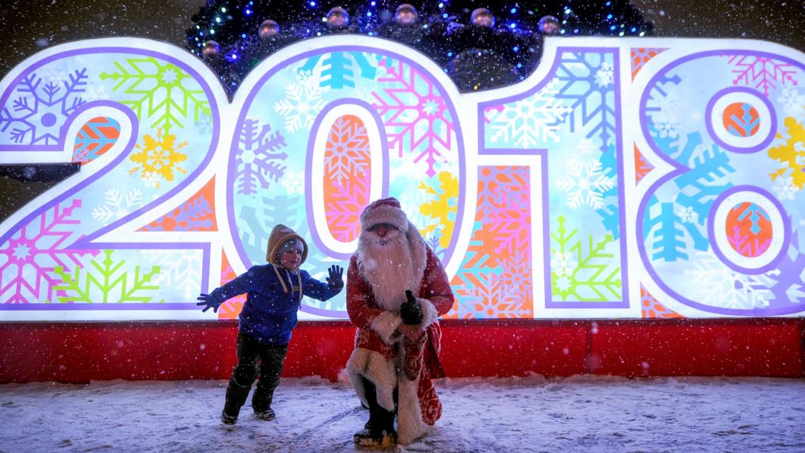 بابا نويل وطفل في بيلاروسيا - مجتمع