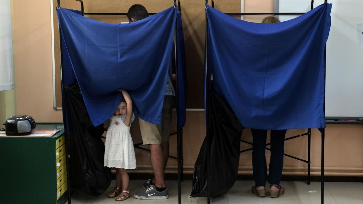 عملية اقتراع في اليونان - مجتمع