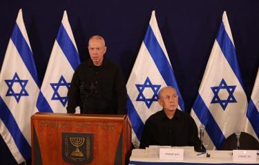 نتنياهو وغالانت خلال مؤتمر صحافي في تل أبيب، 28 أكتوبر 2023 (عبير سلطان/فرانس برس)