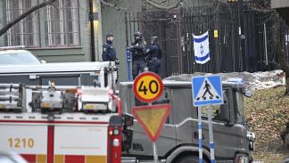 شرطة السويد أمام سفارة إسرائيل في استوكهولم، 31 يناير 2024 (هنريك مونتغمري/فرانس برس)