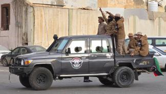 قوات الأمن الليبية في أحد شوارع طرابلس، 17/02/2024 (محمود تركية/ فرانس برس)