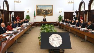 اجتماع الرئيس الجزائري والحكومة في الجزائر في 7 إبريل 2024 (إكس)