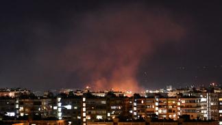 من قصف إسرائيلي استهدف جنوب دمشق في يوليو 2020 (فرانس برس)