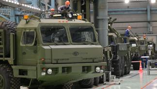 مصنع روسي لإنتاج الأسلحة والمركبات العسكرية في سانت بطرسبرغ، 18 يناير 2023 (فرانس برس)