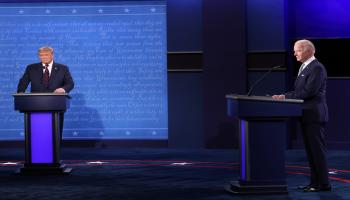ترامب وجو بايدن خلال مناظرة تلفزيونية في كليفلاند في أوهايو في 29/9/2020 (Getty)