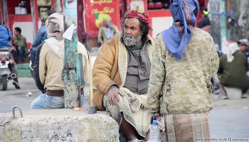 الحرب تجبر المسنين على العمل- اليمن (العربي الجديد)