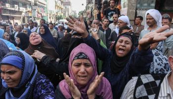 نساء مصريات معترضات على أحكام إعدام (أحمد إسماعيل/ الأناضول)