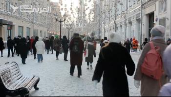 عمّال "الدلفري" في روسيا يزيد الشتاء مهنتهم قساوة