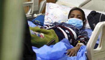 طفل مصاب بالسرطان في العراق (حيدر محمد علي/ فرانس برس)
