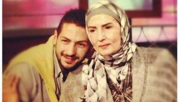 ماجدة عاصم مع نجلها عمرو سمير (فيسبوك)