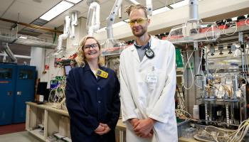علماء في مختبر لانزا تك لتحويل الكربون في شيكاغو في الولايات المتحدة الأميركية (Getty)