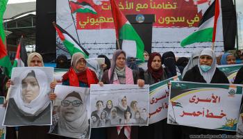 تضامن في غزة مع الأسيرات بالسجون الإسرائيلية (عبد الحكيم أبو رياش)