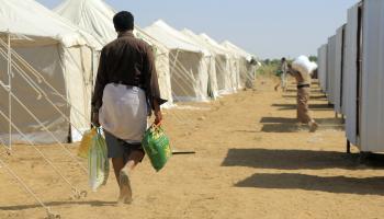 نازحون يمنيون في مخيم في مأرب (فرانس برس)