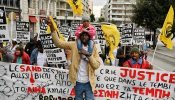 تظاهرة في اليونان ضد سياسة الهجرة الصارمة (لويزا غولياماكي/ فرانس برس)