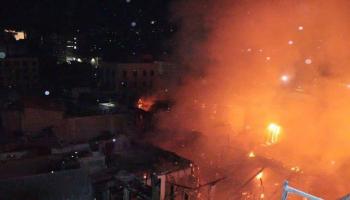 اندلع الحريق الضخم في حي ساروجة الأثري بدمشق القديمة (فيسبوك)