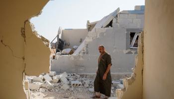 دمر الزلزال عشرات من مساكن النازحين السوريين (زانا هاليل/Getty)
