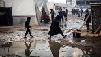 نازحون فلسطينيون في مخيم في رفح في جنوب غزة (فرانس برس)